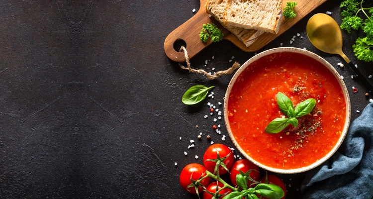 Tomatensuppe mit geröstetem Brot